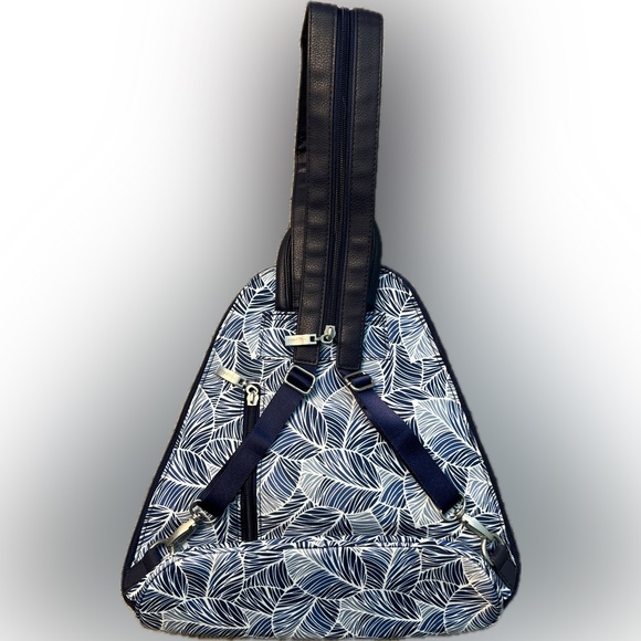 Baggallini Metro Convertible Backpack with RFID Wristlet - Picture 3 of 12